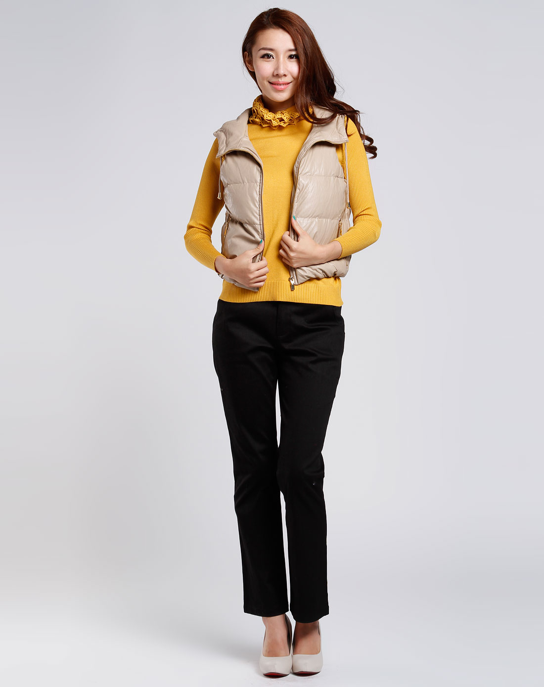 Ko.shish女款米色连帽<em>羽绒服马甲</em>181612-610