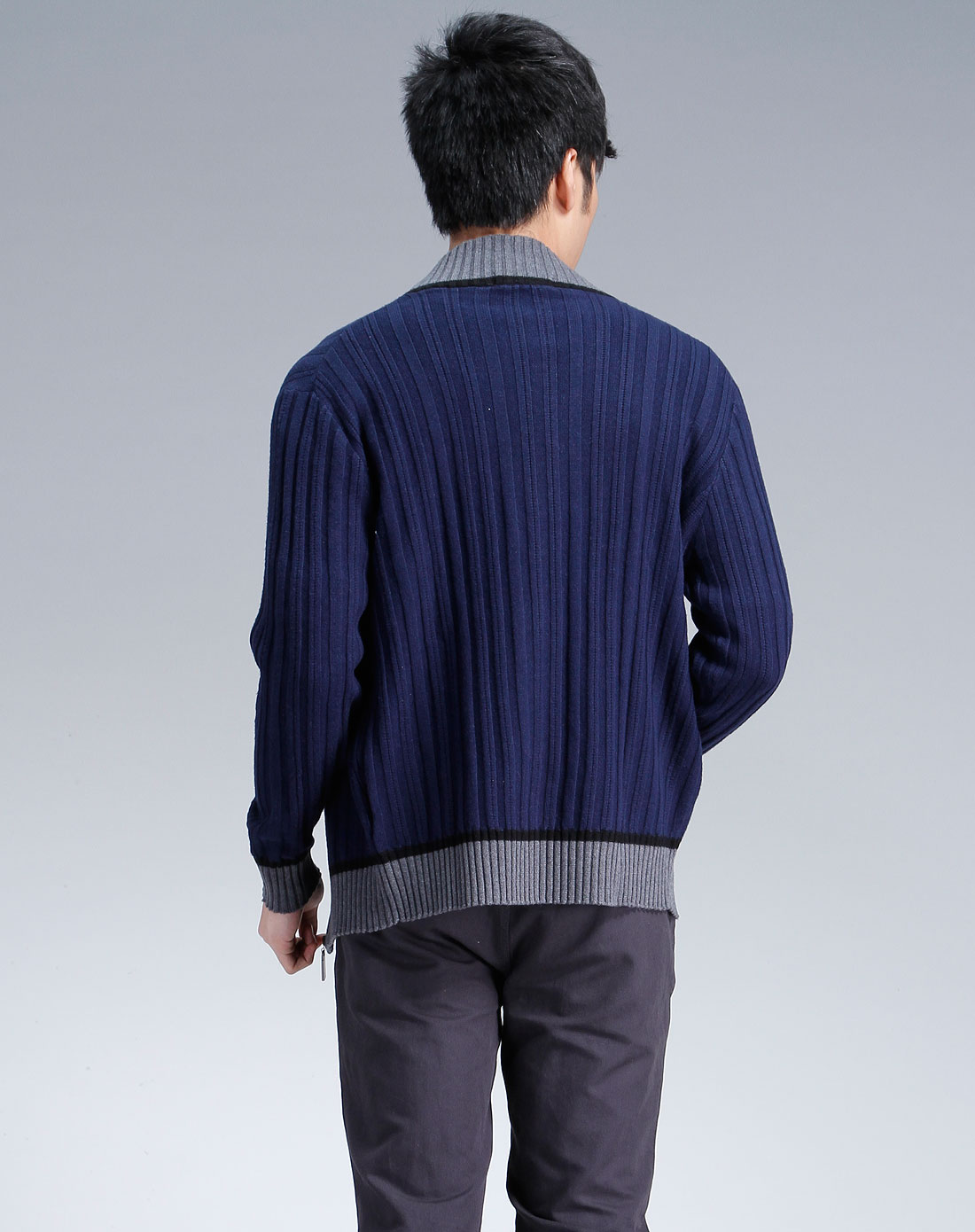 卡帝威金熊藏蓝色<em>拉链</em>时尚长袖<em>毛衣</em>