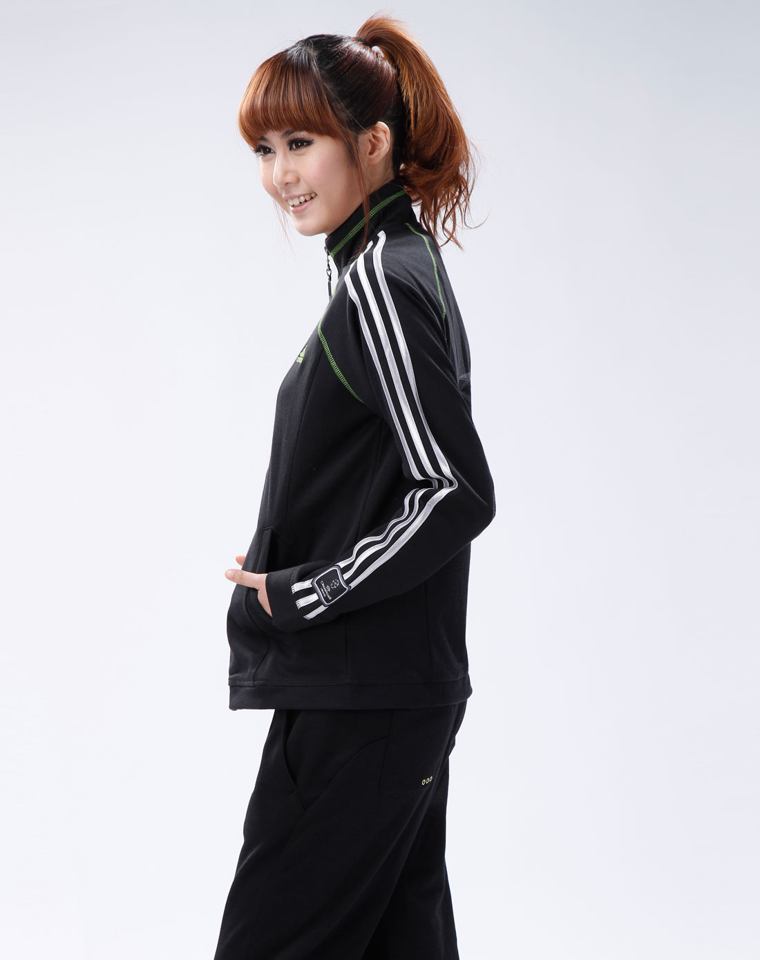 <em>阿迪达斯adidas</em>女款黑色<em>针织</em>长袖<em>外套</em>096671