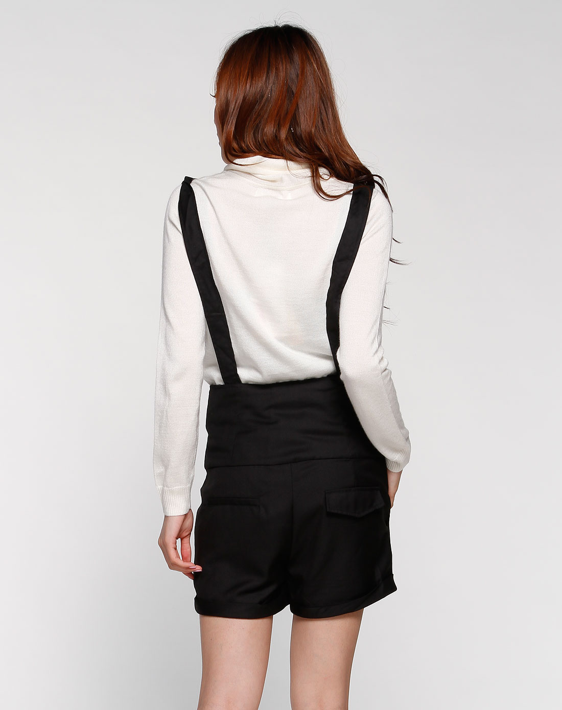 黑色时尚<em>吊带短裤</em>