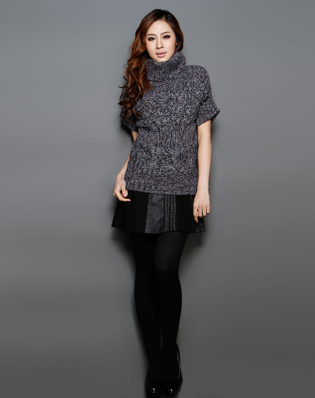 灰/黑色高领时尚短袖毛衣