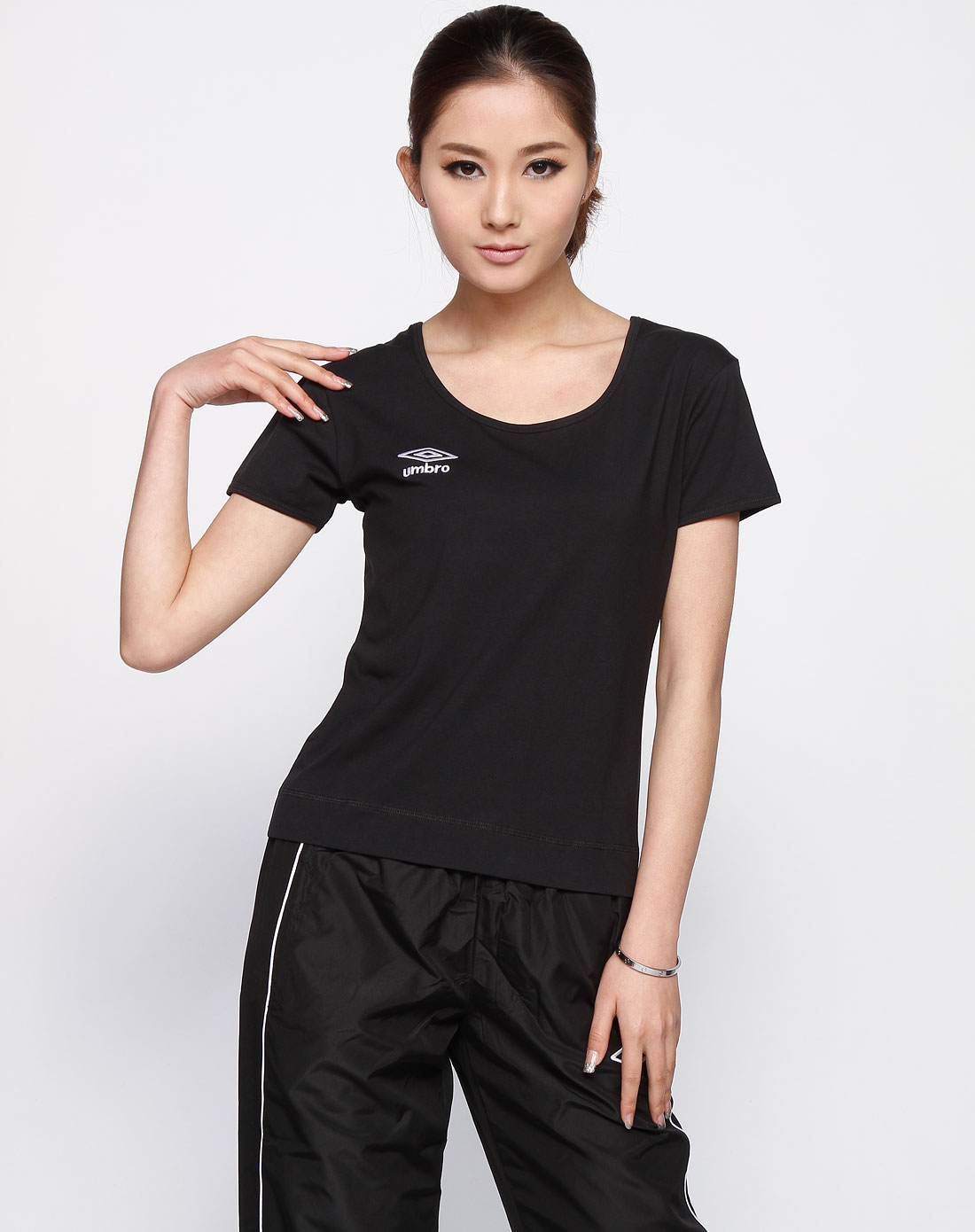 女款黑色圆领针织短袖t恤