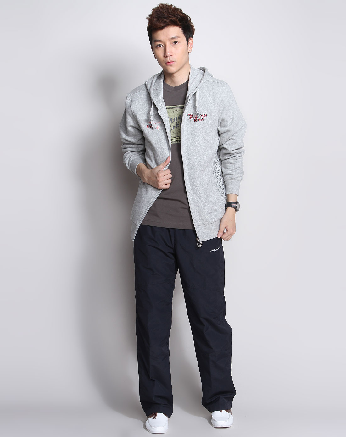 鸿星尔克ERKE男款浅灰色时尚<em>开衫带帽</em>长袖卫