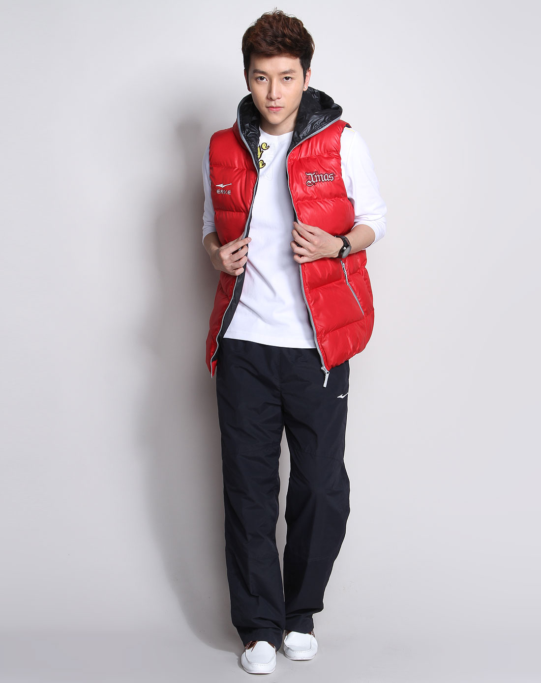 鸿星尔克erke<em>男款</em>红/黑色时尚连帽<em>运动马夹</em>