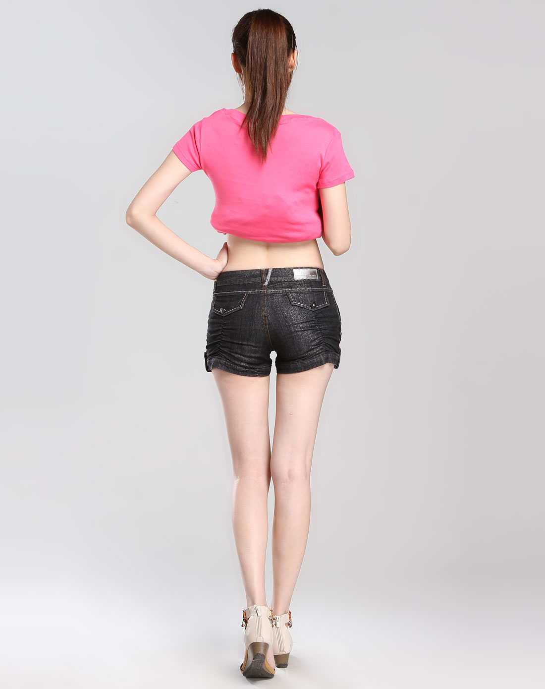 旗牌王KIPONE黑色时尚低腰<em>牛仔短裤</em>DV517E