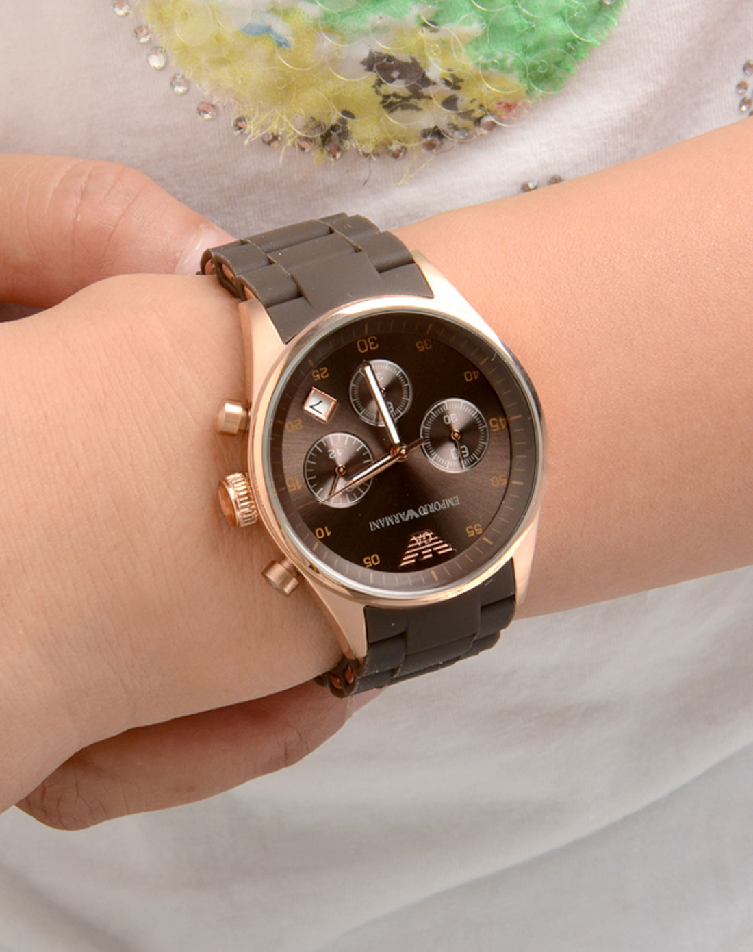 2、一块石英机芯的手表能用几年？