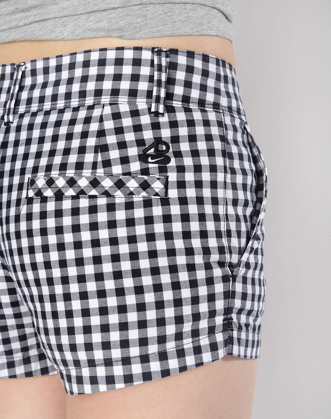 耐克NIKE<em>女款</em>黑色<em>格子</em>梭织<em>短裤</em>407473-010_