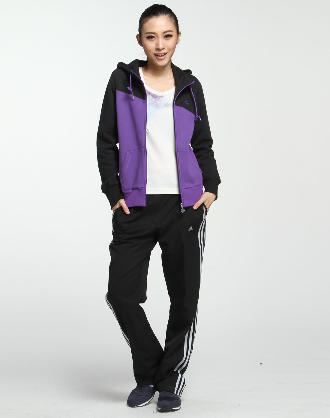 <em>阿迪达斯adidas</em>紫拼<em>黑色</em>休闲连帽长袖<em>外套</em>P7