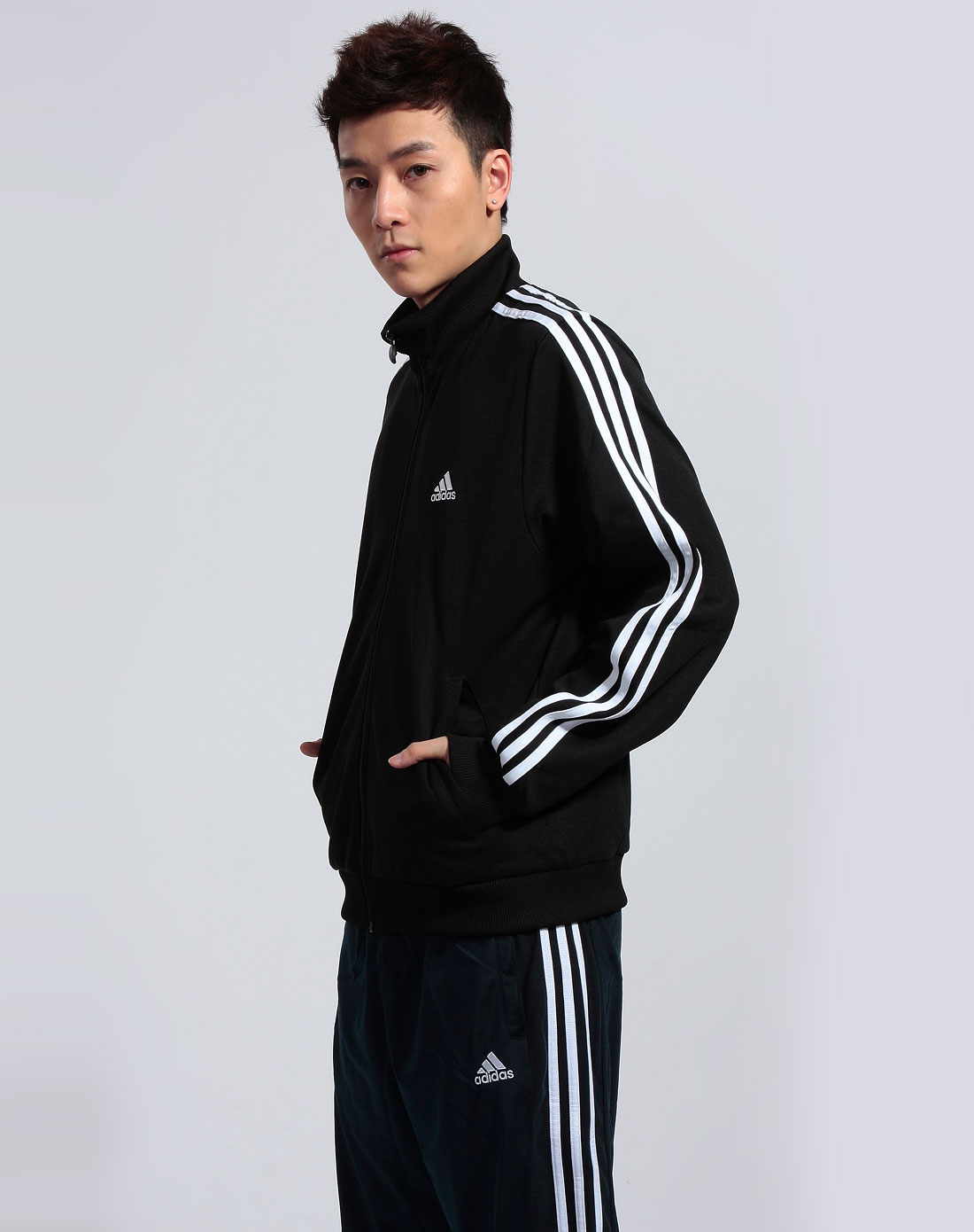 <em>阿迪达斯adidas黑色</em>拉链时尚长袖<em>外套</em>087659