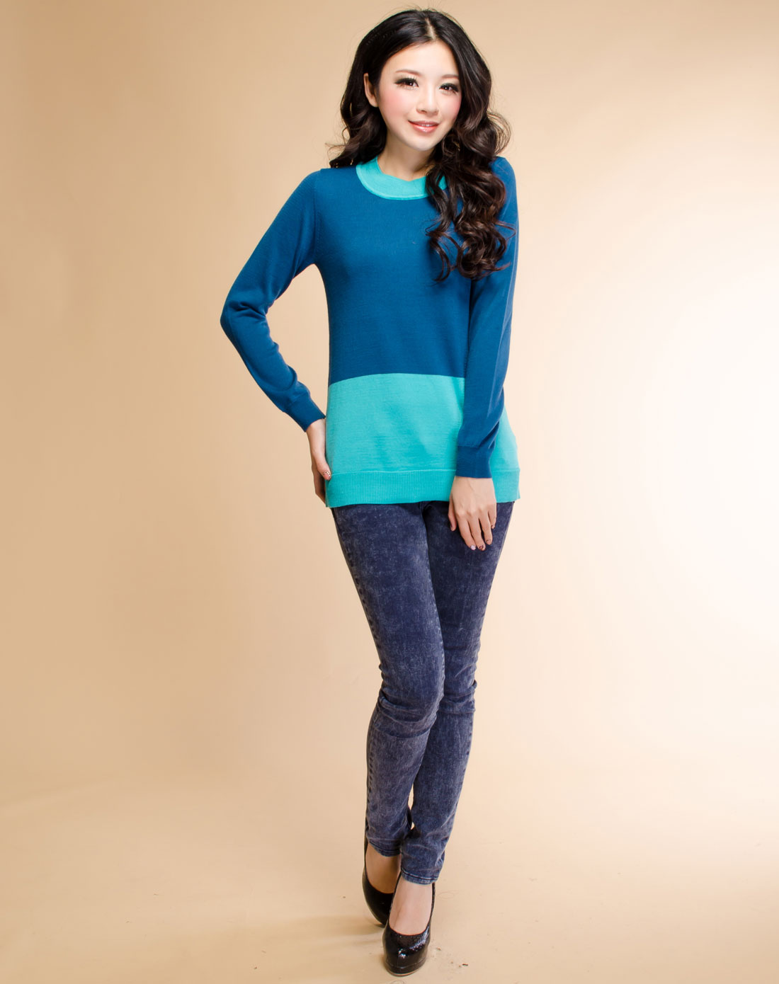 艾金诺USS AZINO-蓝色拼接<em>时尚款毛衣</em>2A592