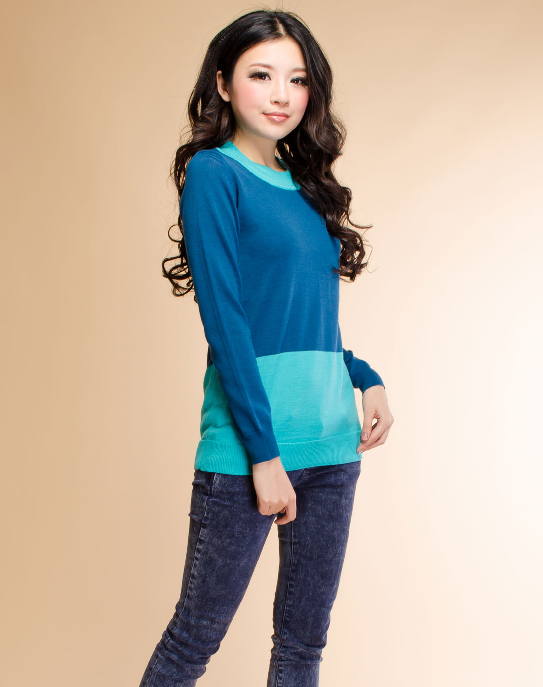 艾金诺USS AZINO-蓝色拼接<em>时尚款毛衣</em>2A592