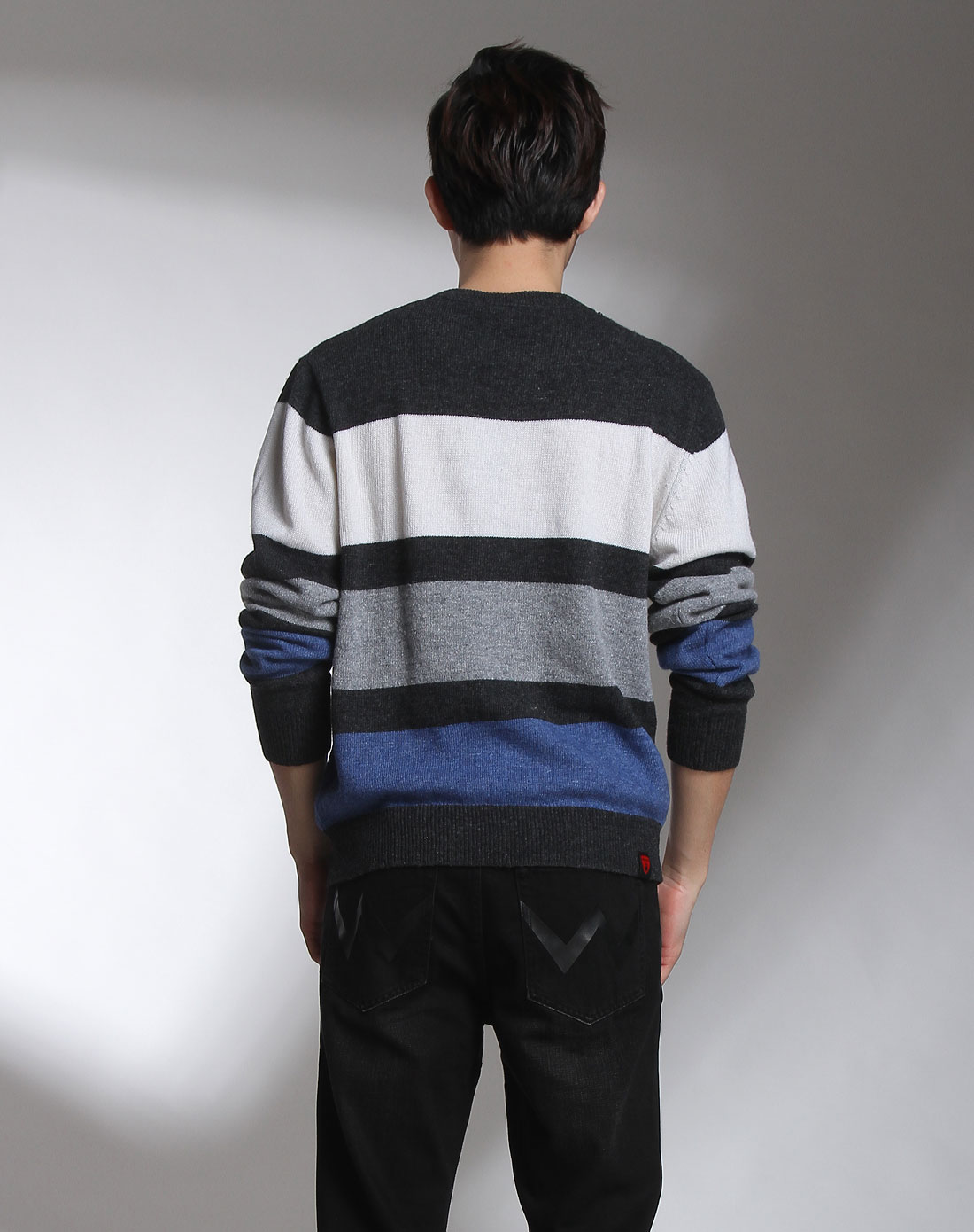 高尔普GOLDPOOL黑/<em>白色V领条纹</em>休闲长袖毛