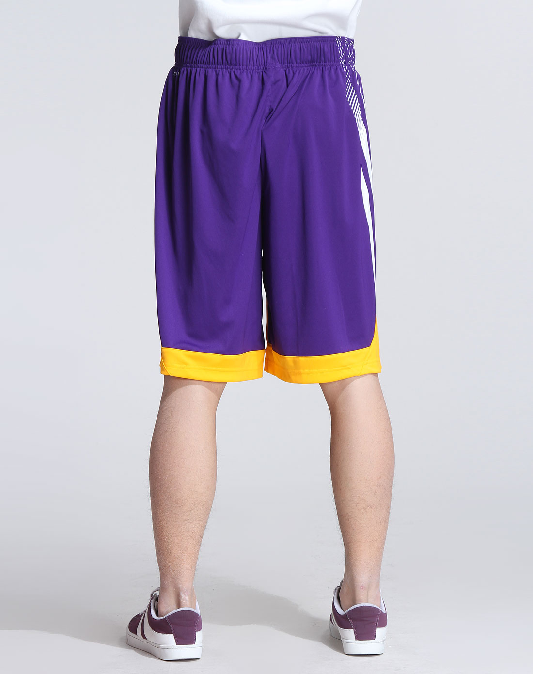 阿迪达斯adidas男款黄色篮球运动短裤X18476