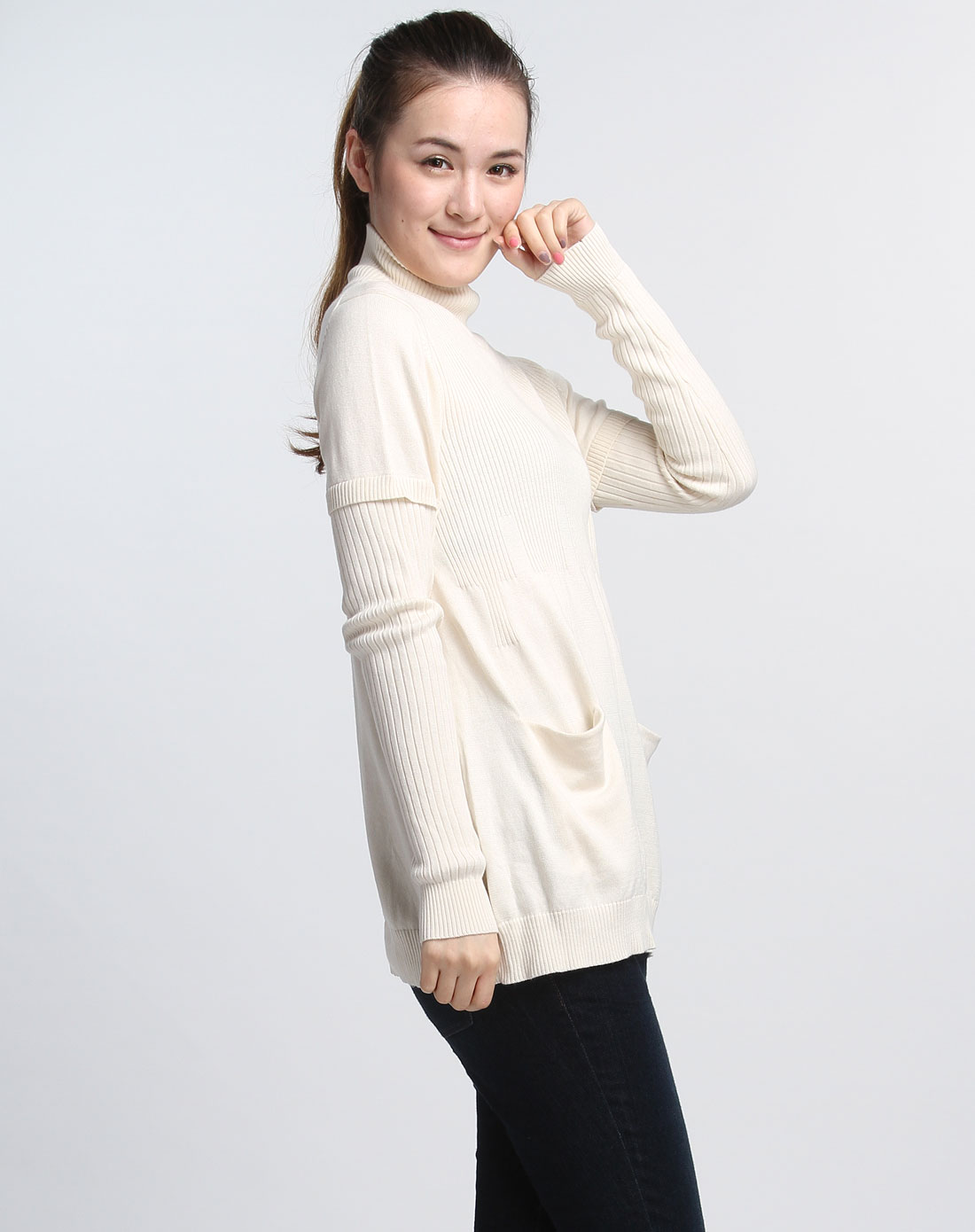 <em>白色高领毛衣</em>简约搭配中靴 _经验分享网