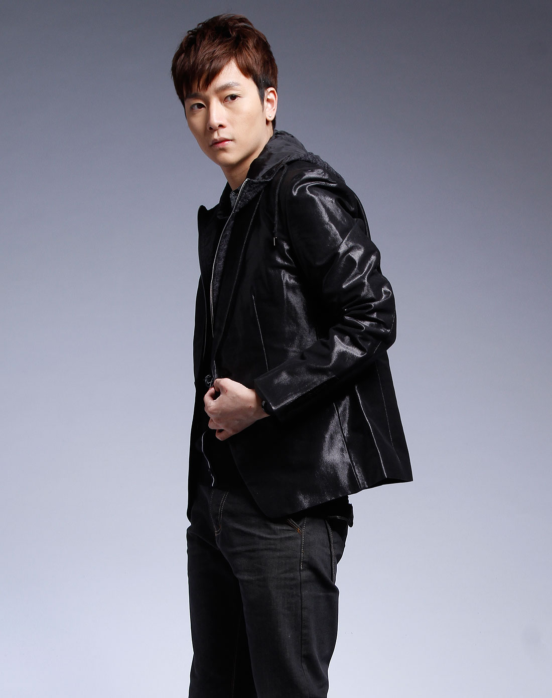 马克华菲男装专场黑色亮面长袖西服