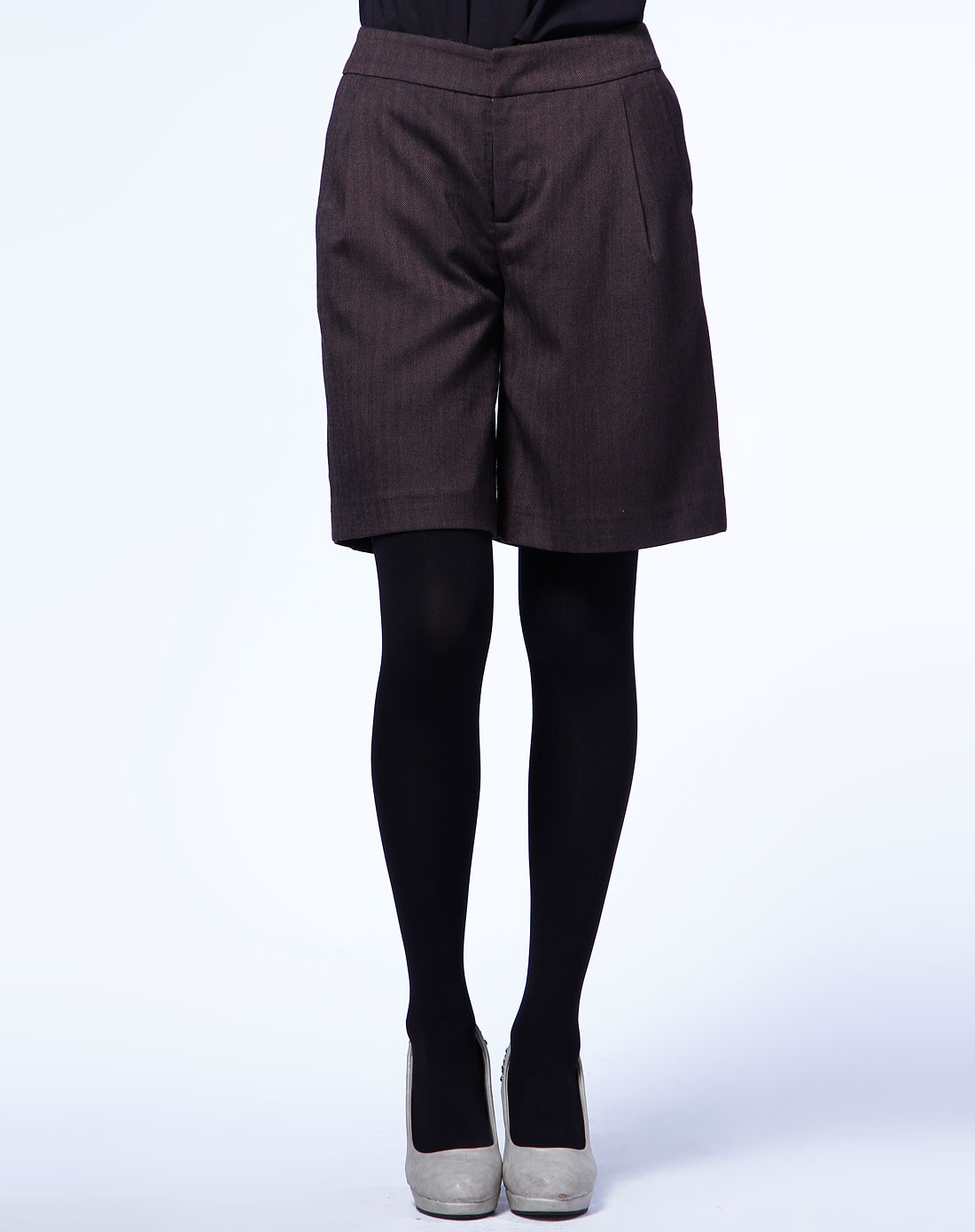 深咖啡色竖纹短裤