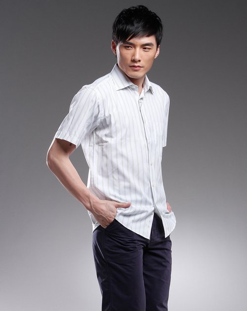 宾度j.benato浅绿色白底条纹时尚短袖衬衫