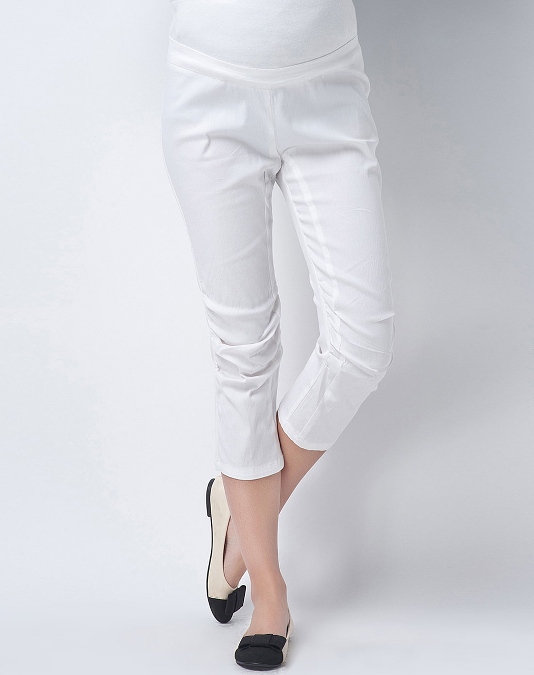 十月妈咪 o.c.t.mami 女款白色膝盖抽皱紧身七分裤