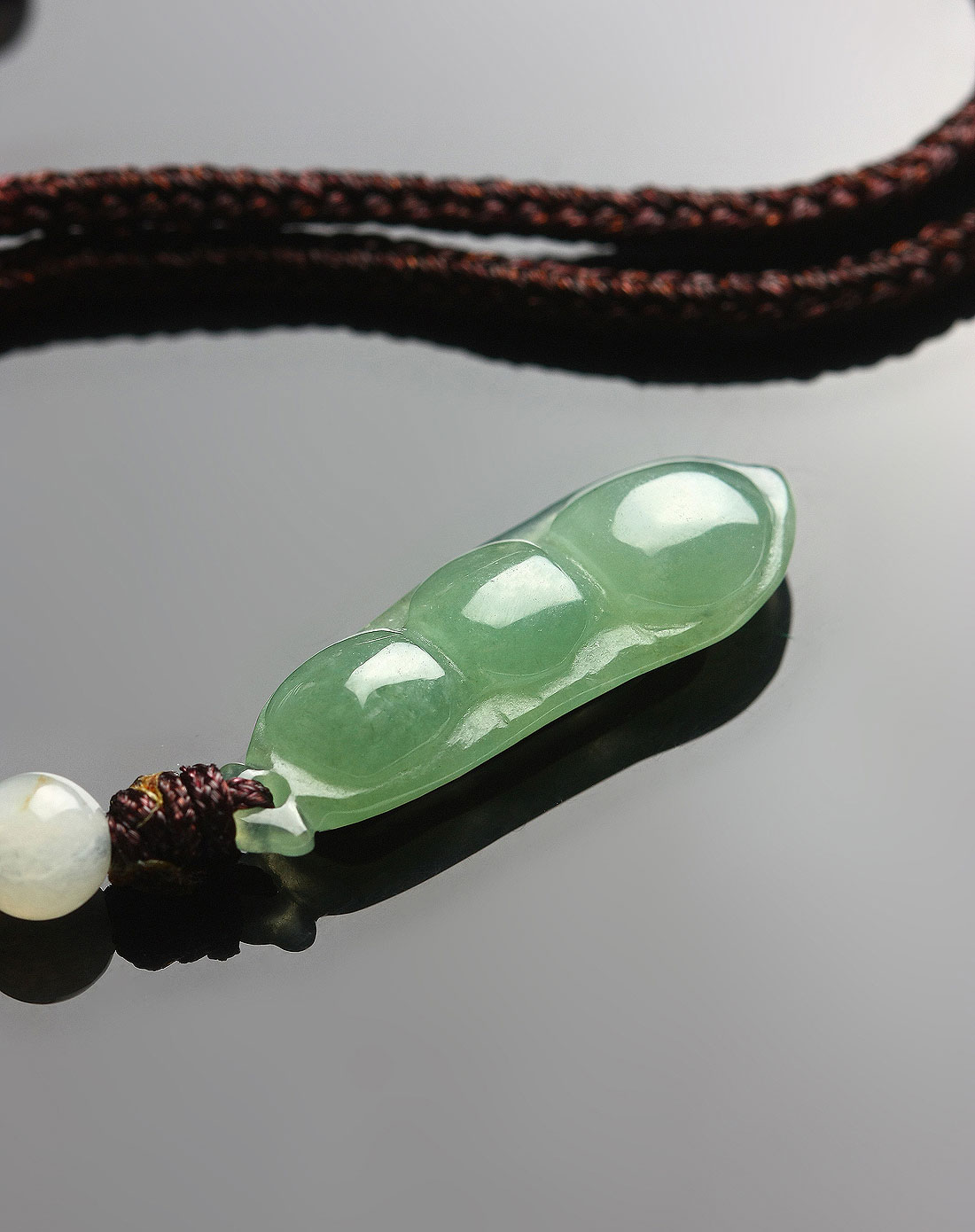 王廷珠宝waltraud jewelry中性淡绿小巧款翡翠a货小豆荚吊坠