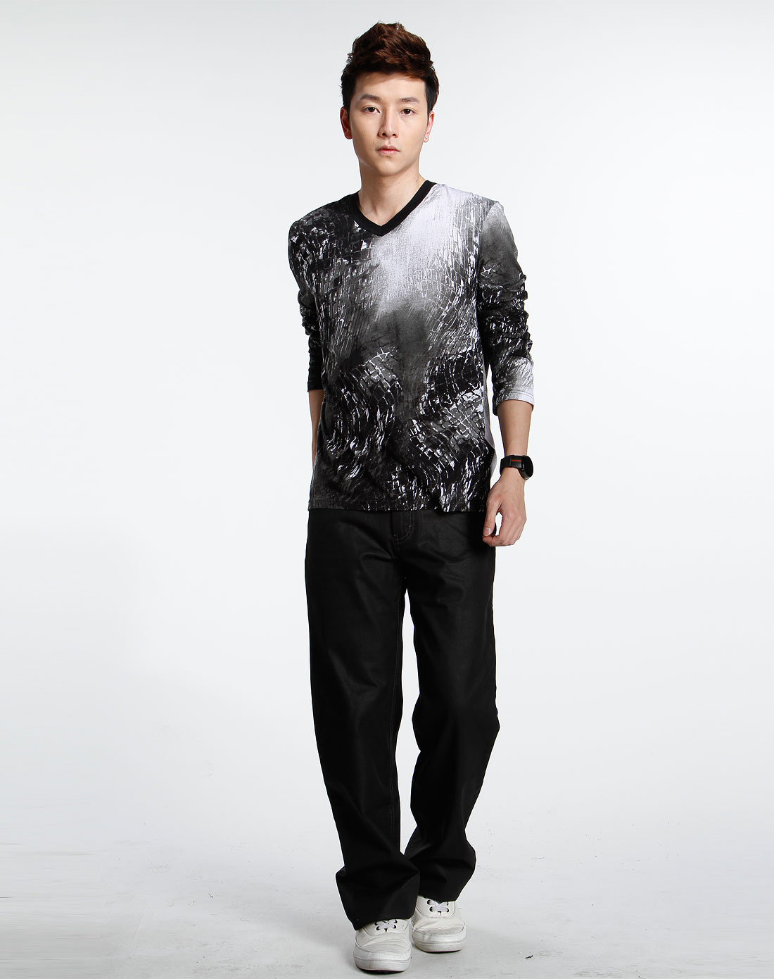 黑灰色时尚长袖t恤