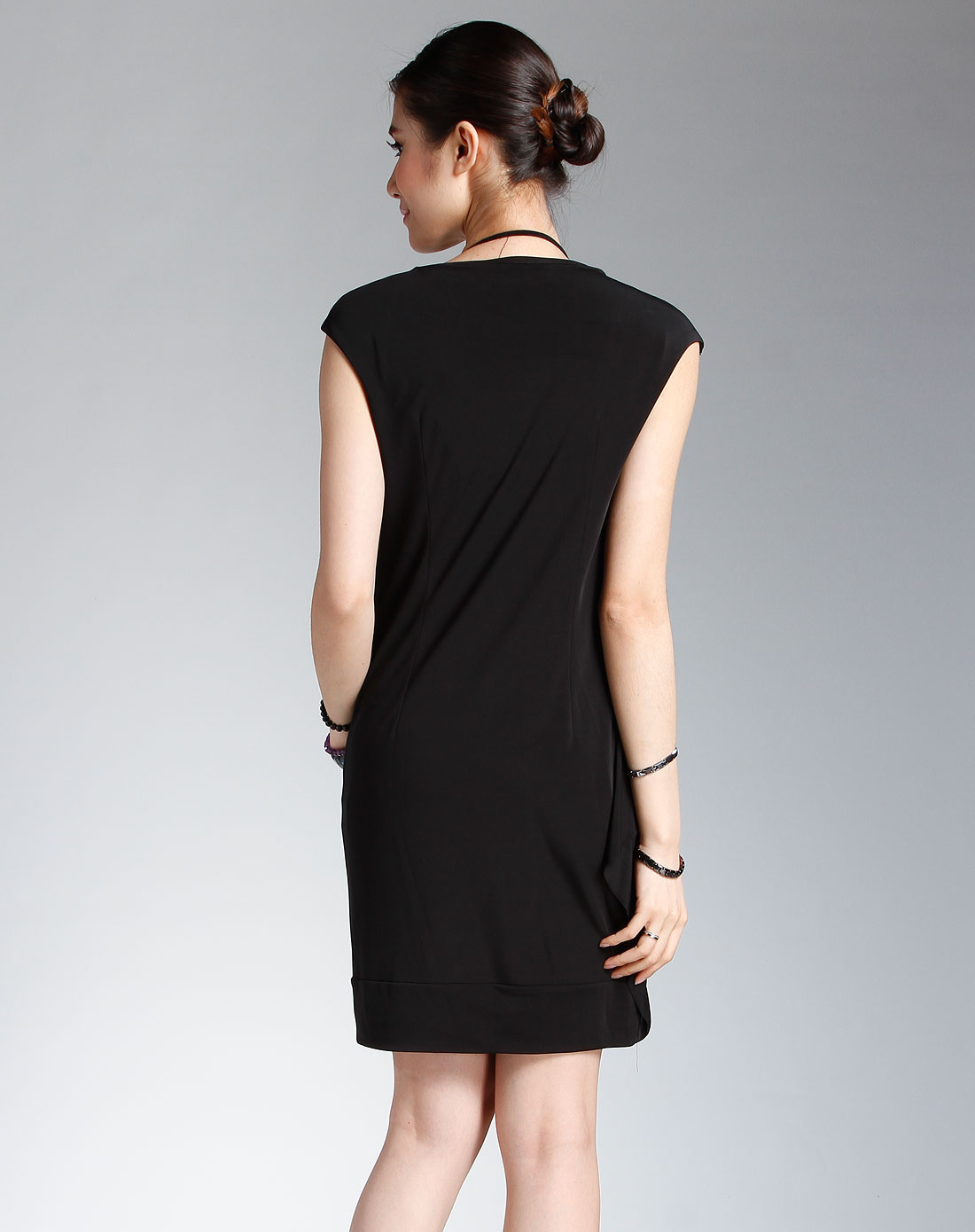 艾西奴eiseino黑色时尚无袖连衣裙