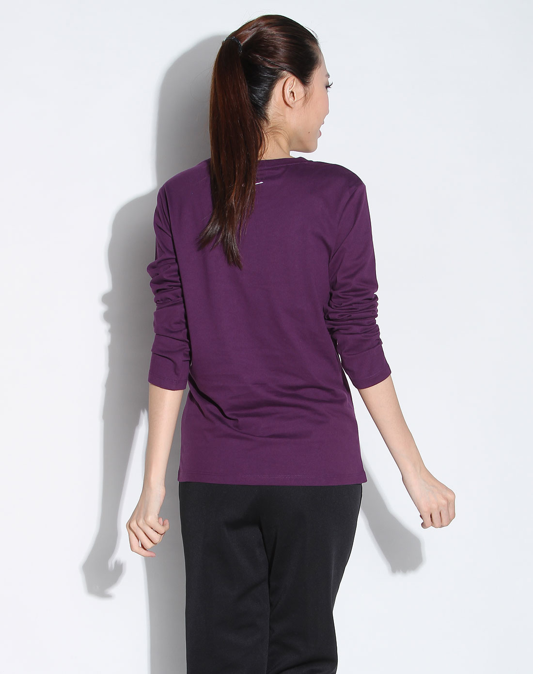 女款深紫色户外系列时尚圆领长袖t恤