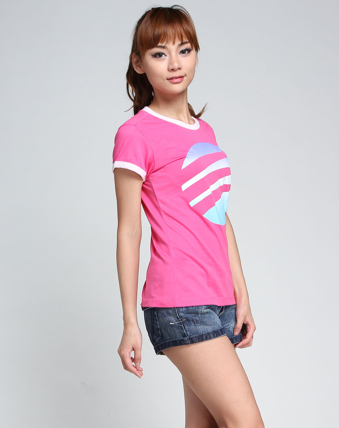 粉红色圆领短袖t恤