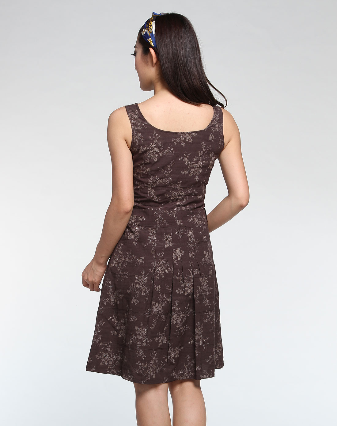 杰西jessie女装专场咖啡色印花优雅无袖连衣裙