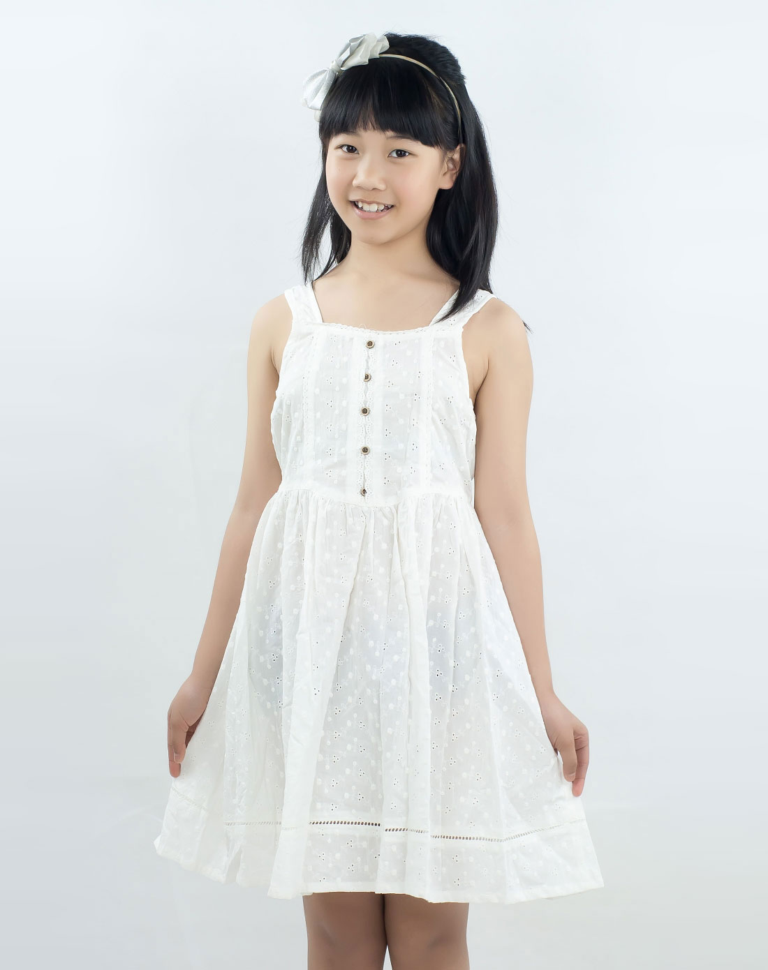 女童半白色连衣裙