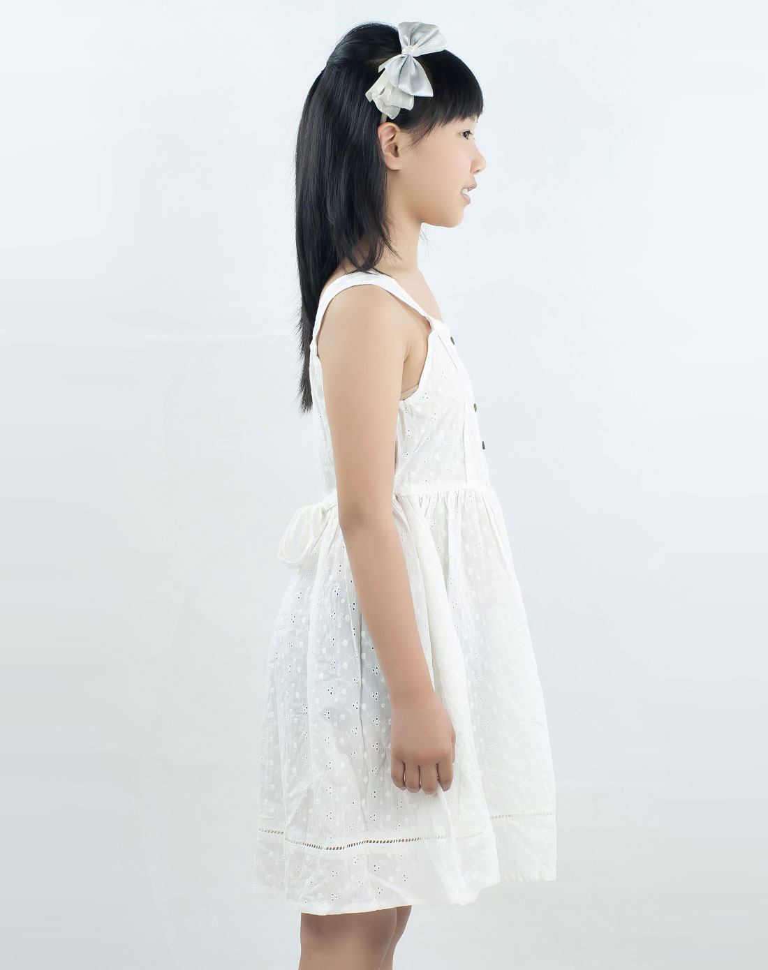 女童半白色连衣裙