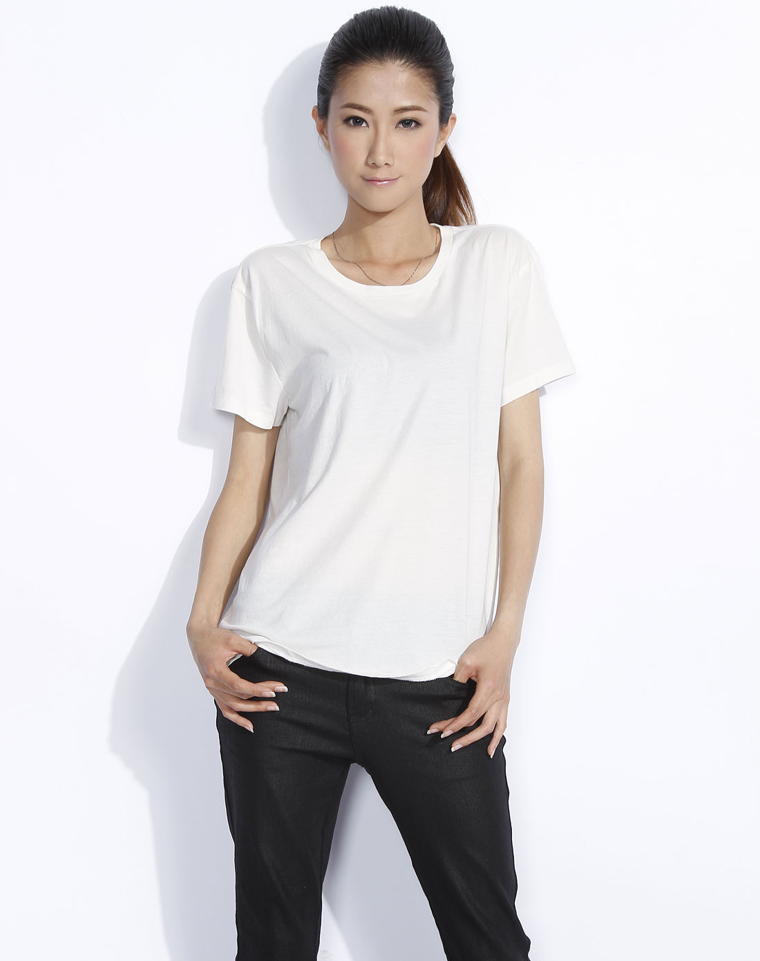 女款白色圆领短袖t恤