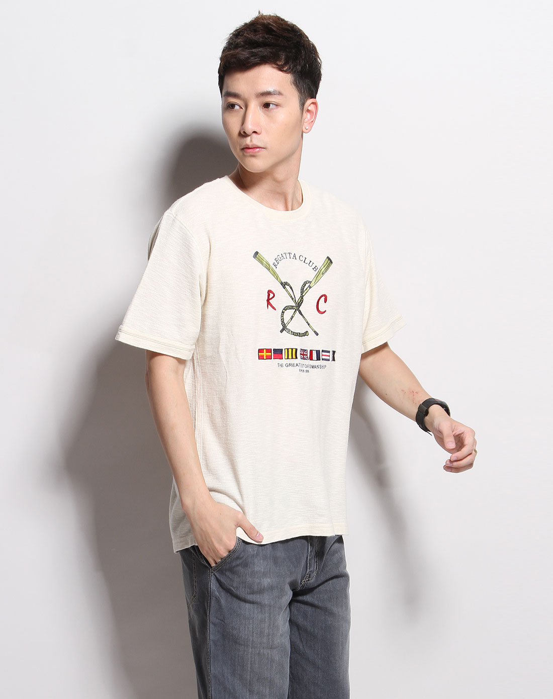 米色短袖圆领t恤