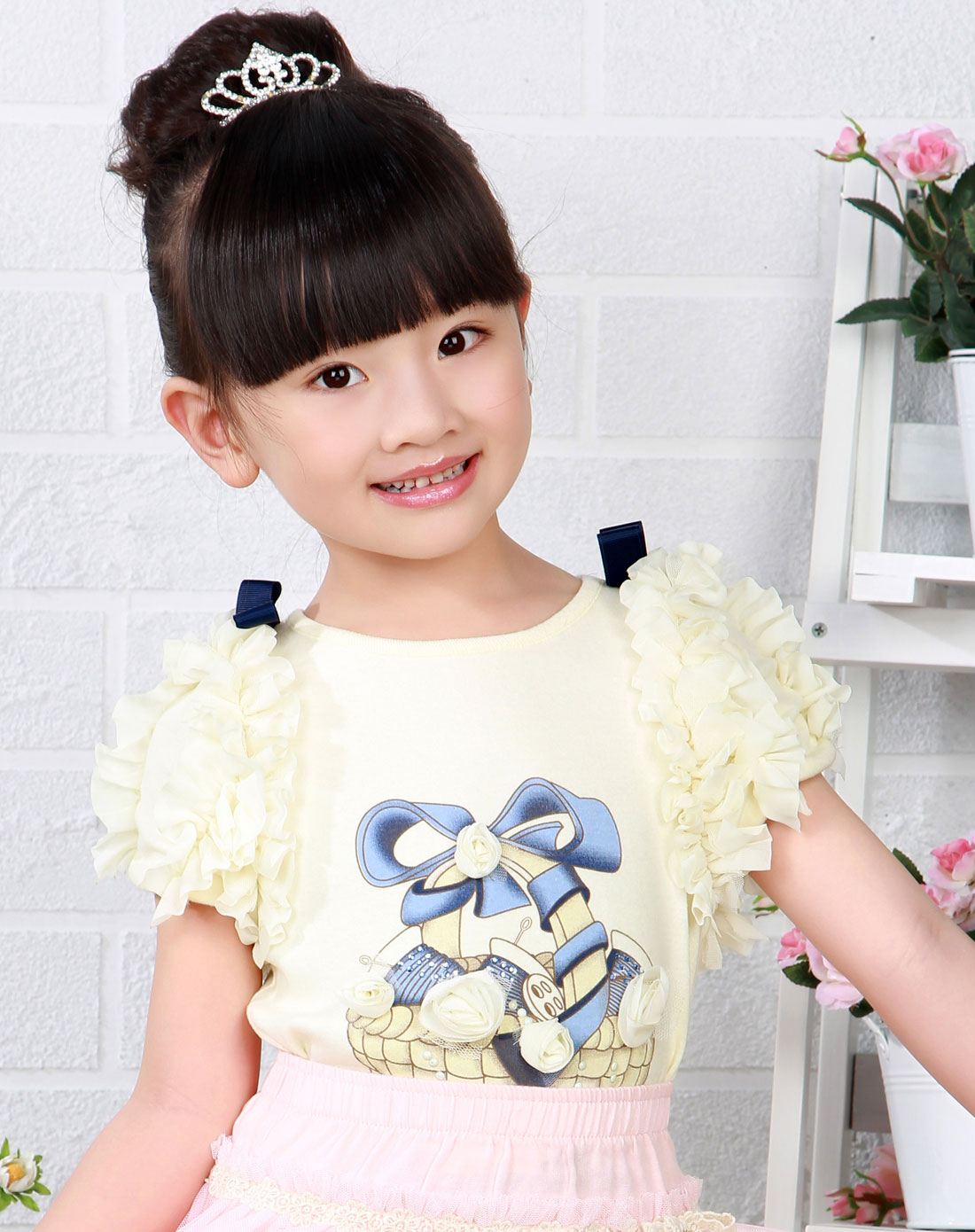 贝尔 女童米色俏皮花篮蝴蝶肩t恤