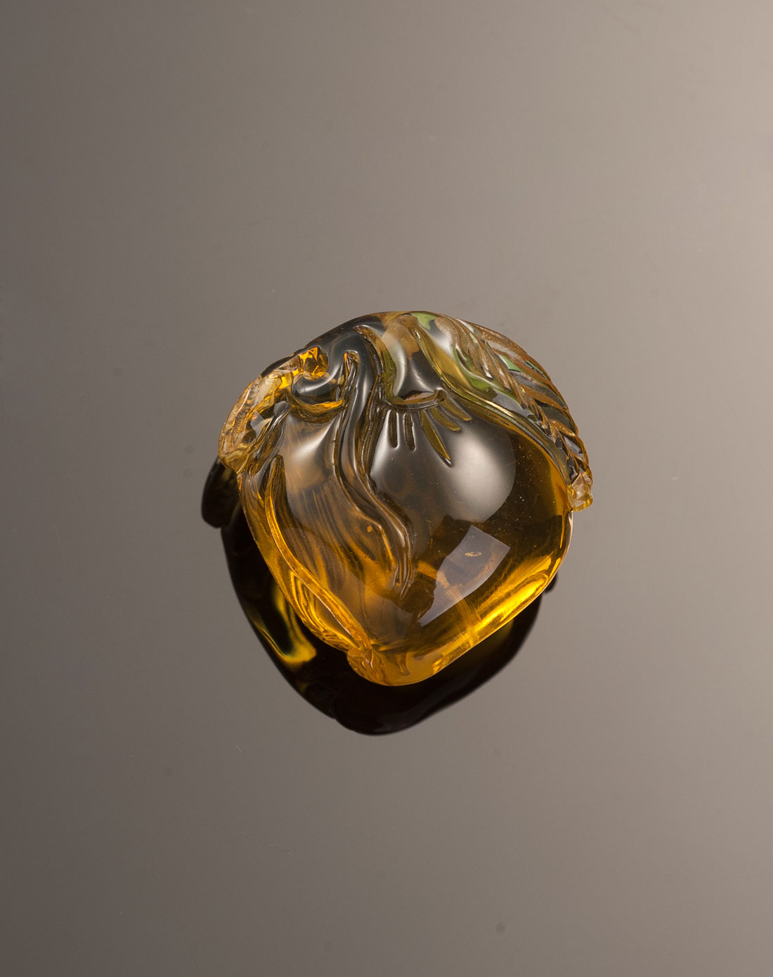 > 天然琥珀(附证书赠银链)吉祥雕件随形