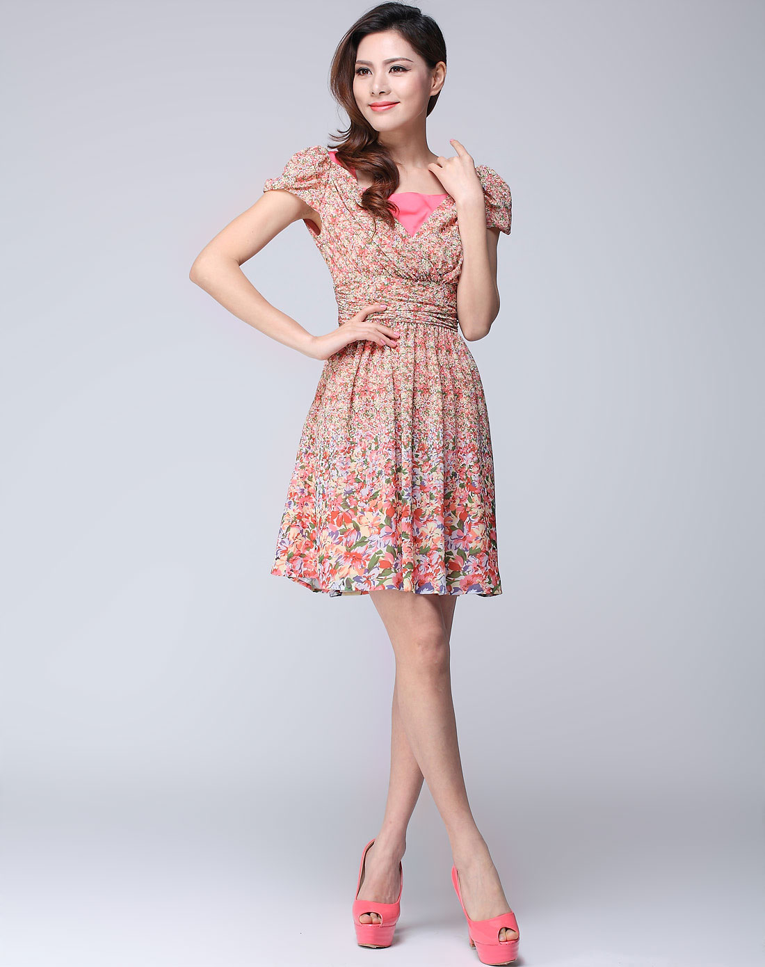 女款粉花连衣裙