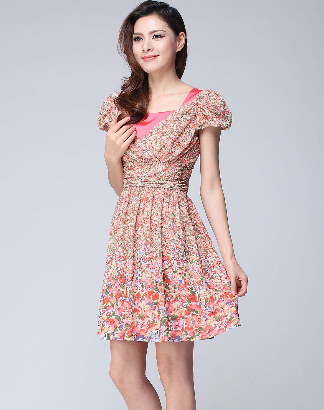 女款粉花连衣裙