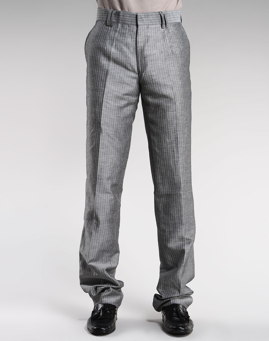 浅灰色竖纹长西裤