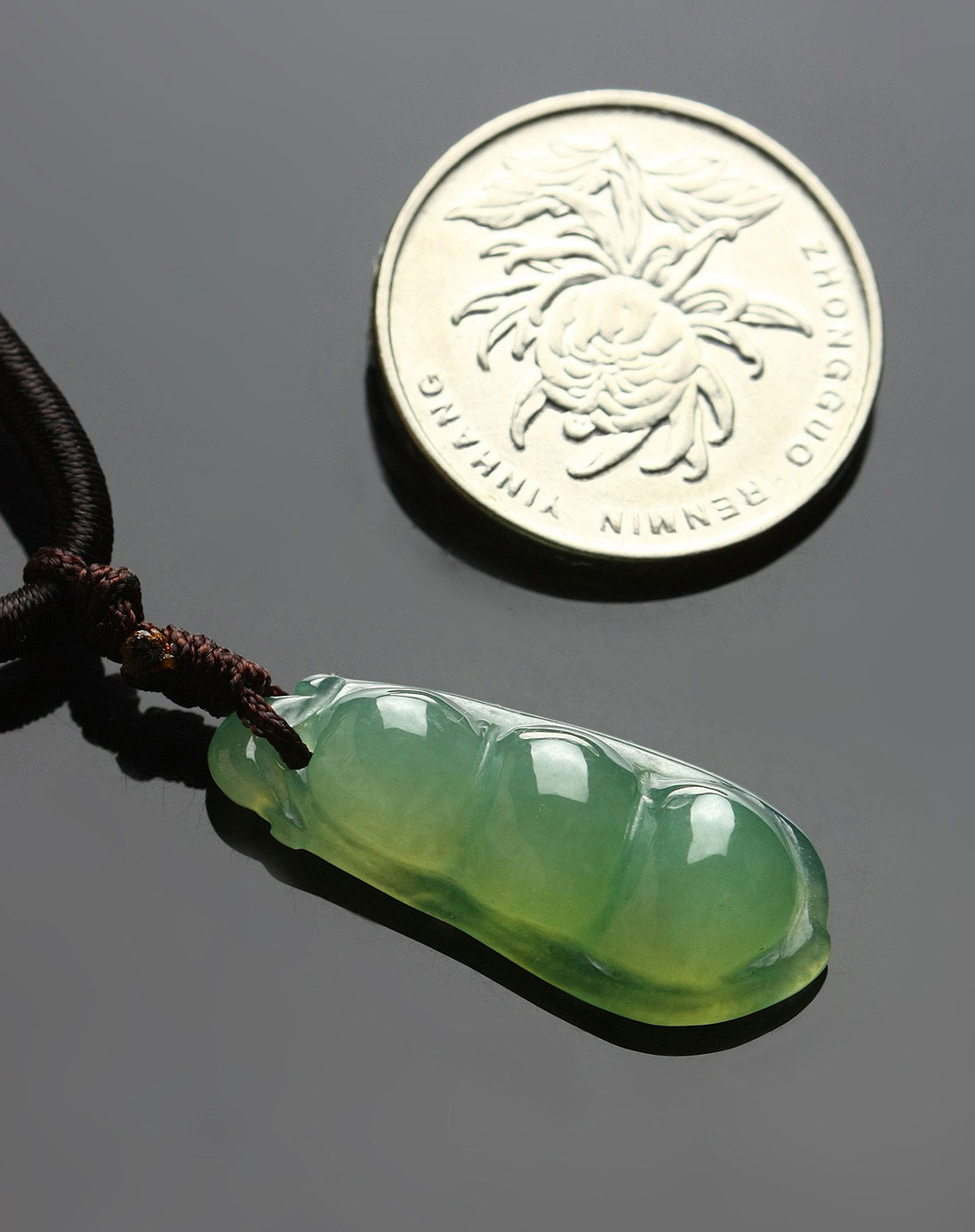 王廷珠宝waltraud jewelry饰品专场中性绿翡翠a货透绿豆荚富贵豆吊坠