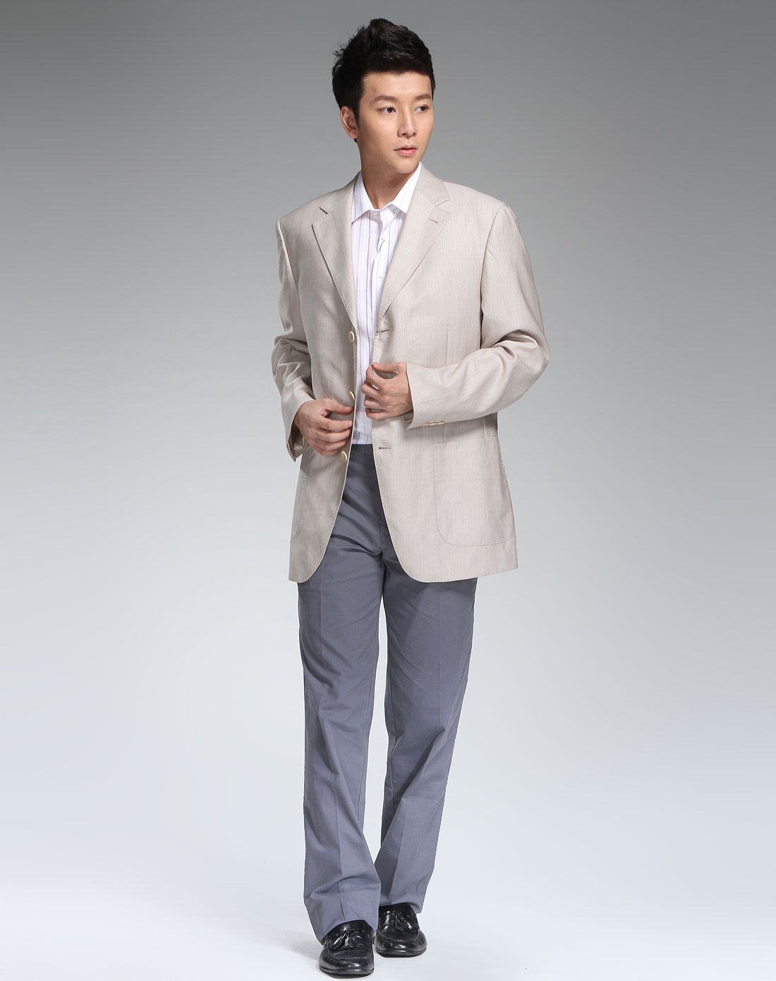 米色简约时尚长袖西装