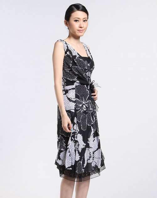 应大yingdak女装专场黑白色时尚印花无袖连衣裙