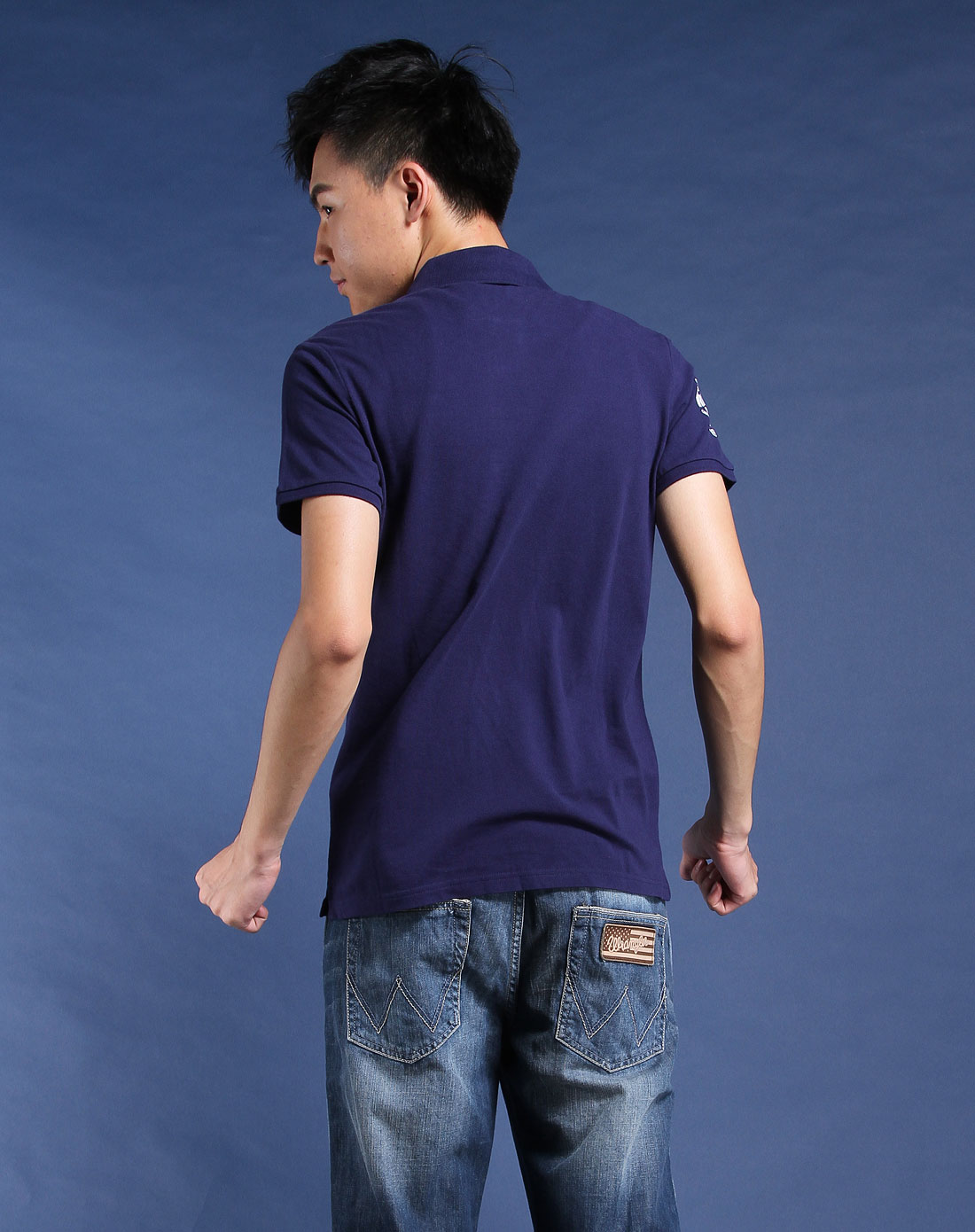 深蓝色翻领时尚短袖t恤