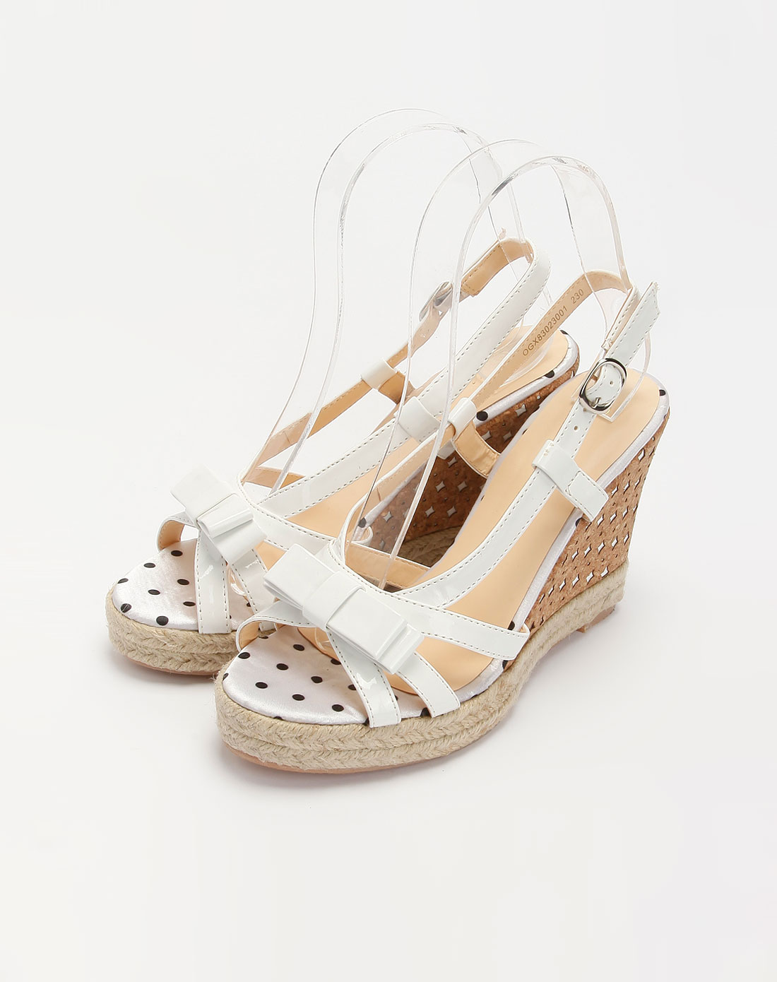 涉趣selftrend白色亮面斑点高跟凉鞋