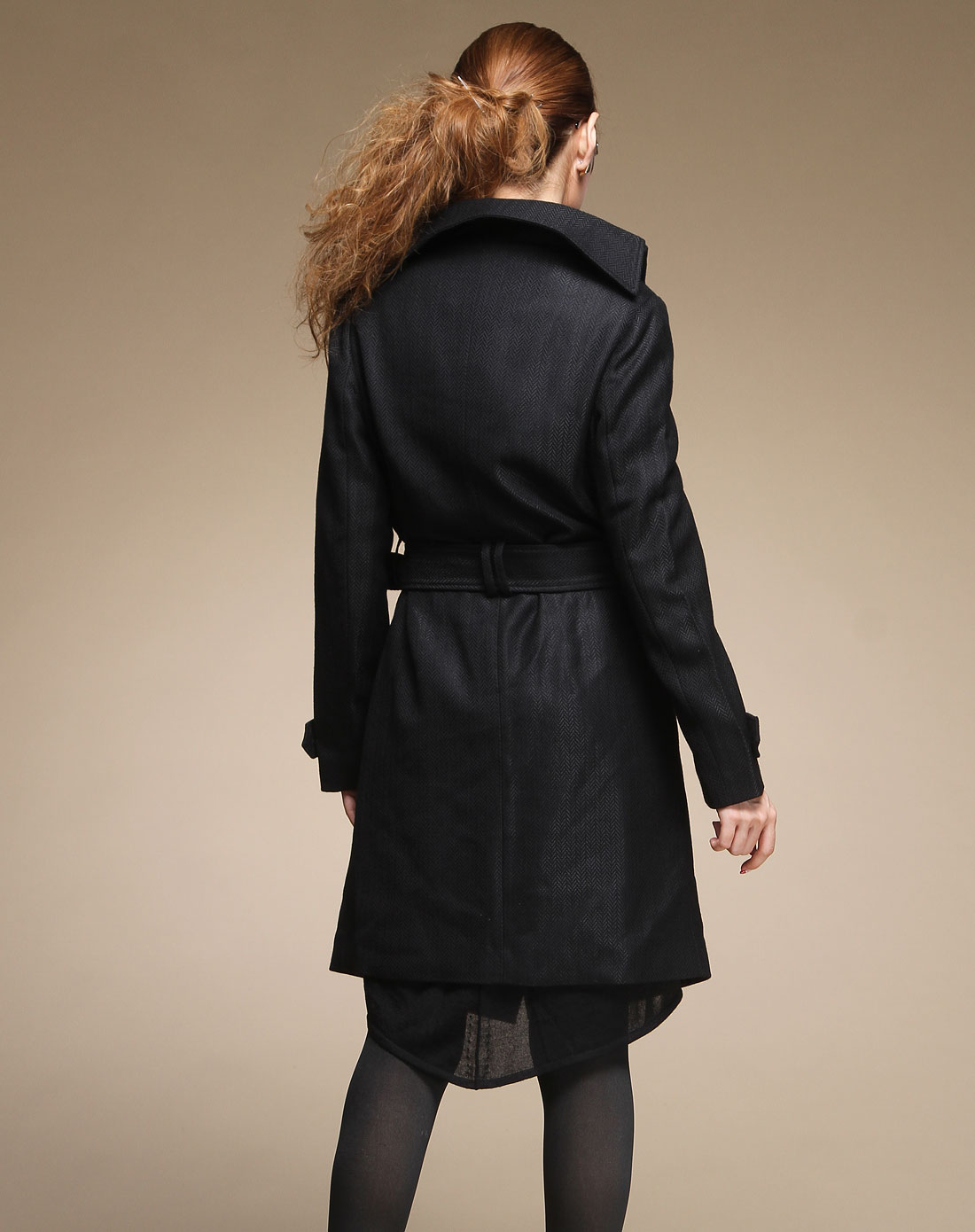 黑色暗纹大翻领时尚长袖风衣