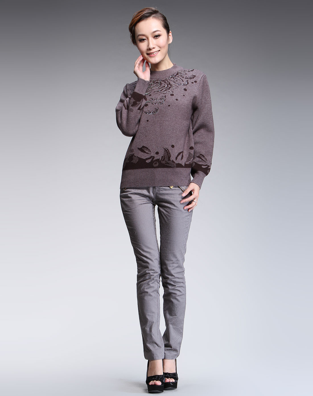 灰咖啡色复古织花长袖针织衫