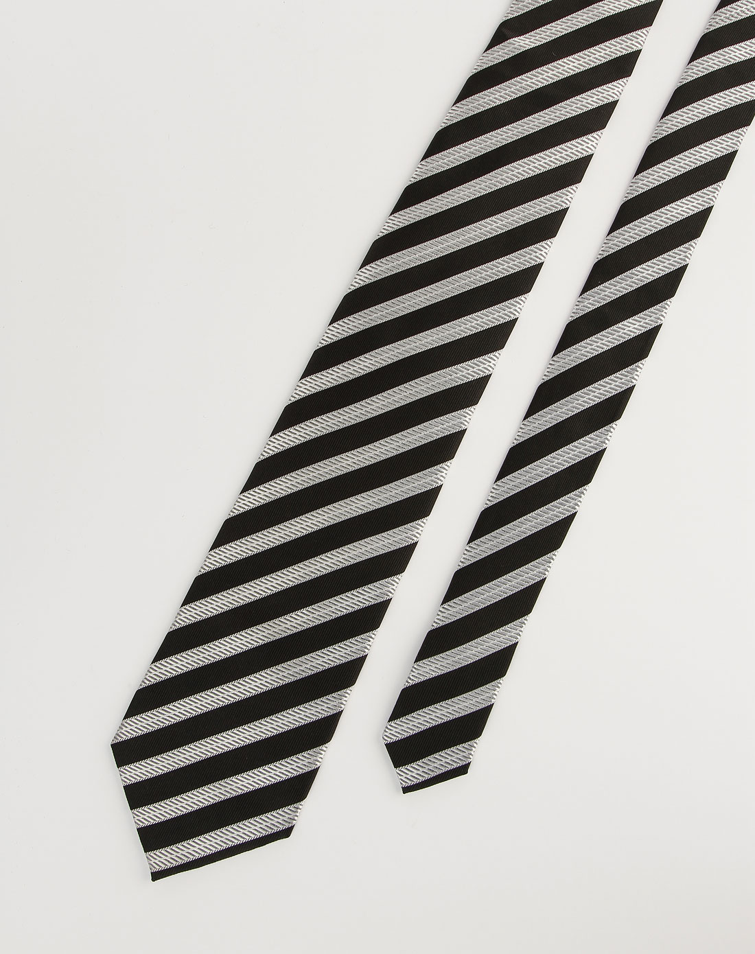 黑色斜条纹领带