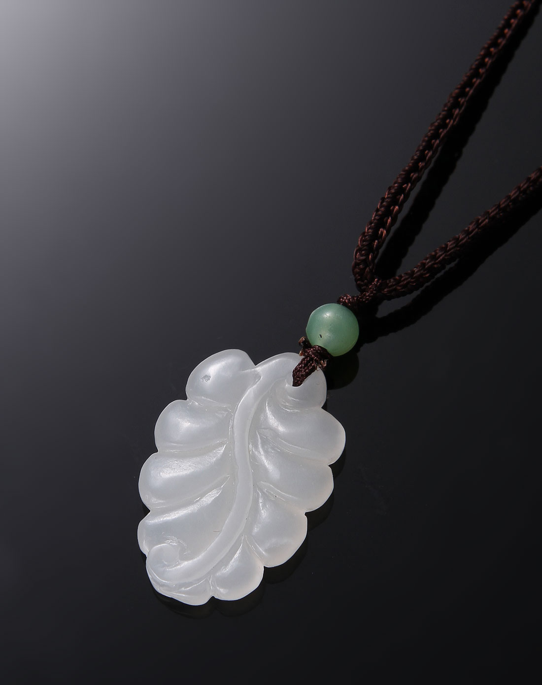 白色羊脂玉金枝玉叶挂件
