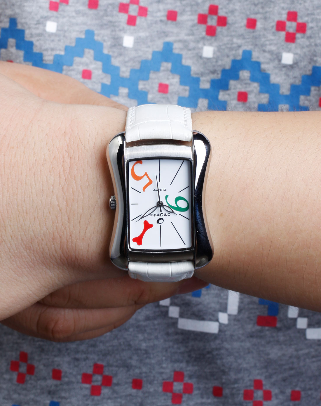 欧曼巴amomba女款白色时尚防水石英手表