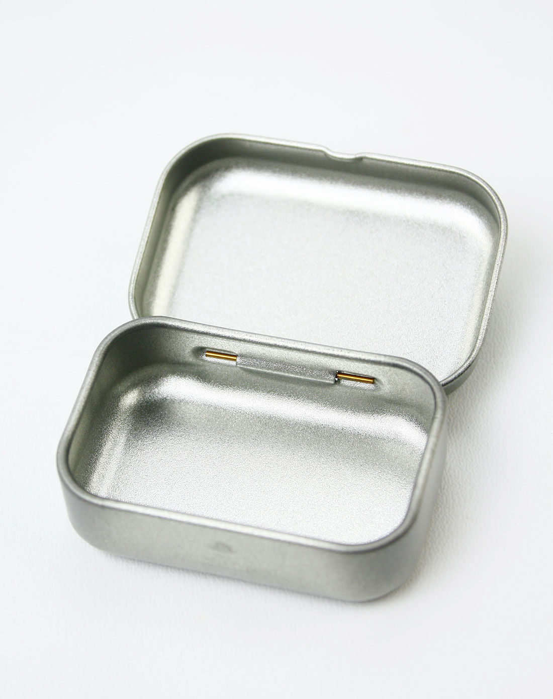 橄榄树林小铁盒