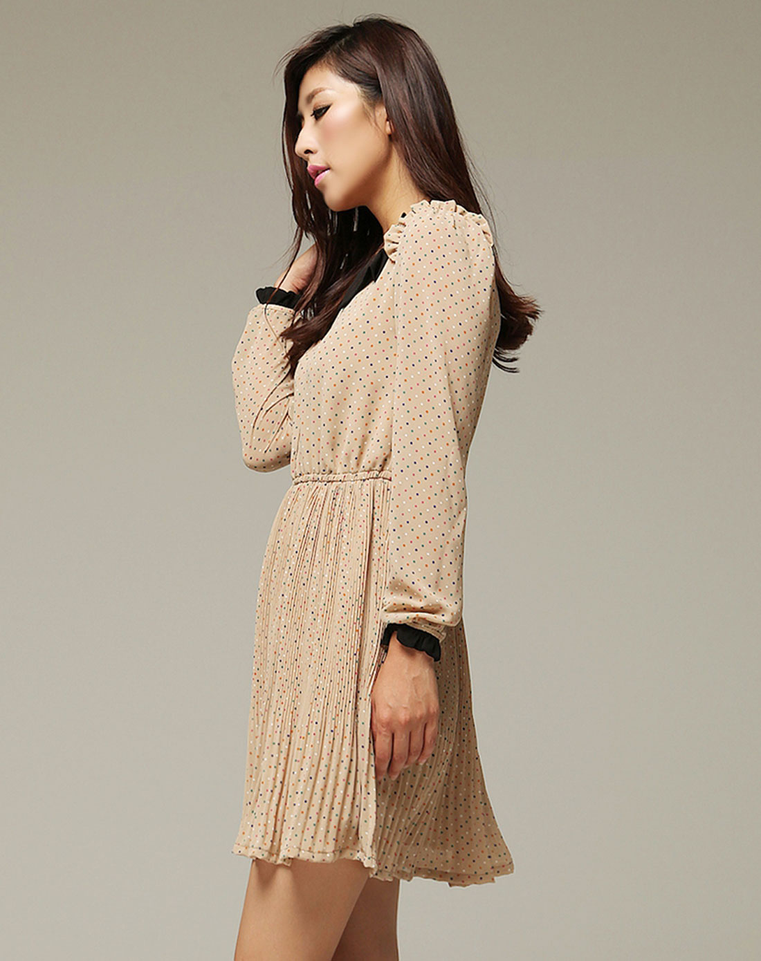 米色长袖雪纺连衣裙