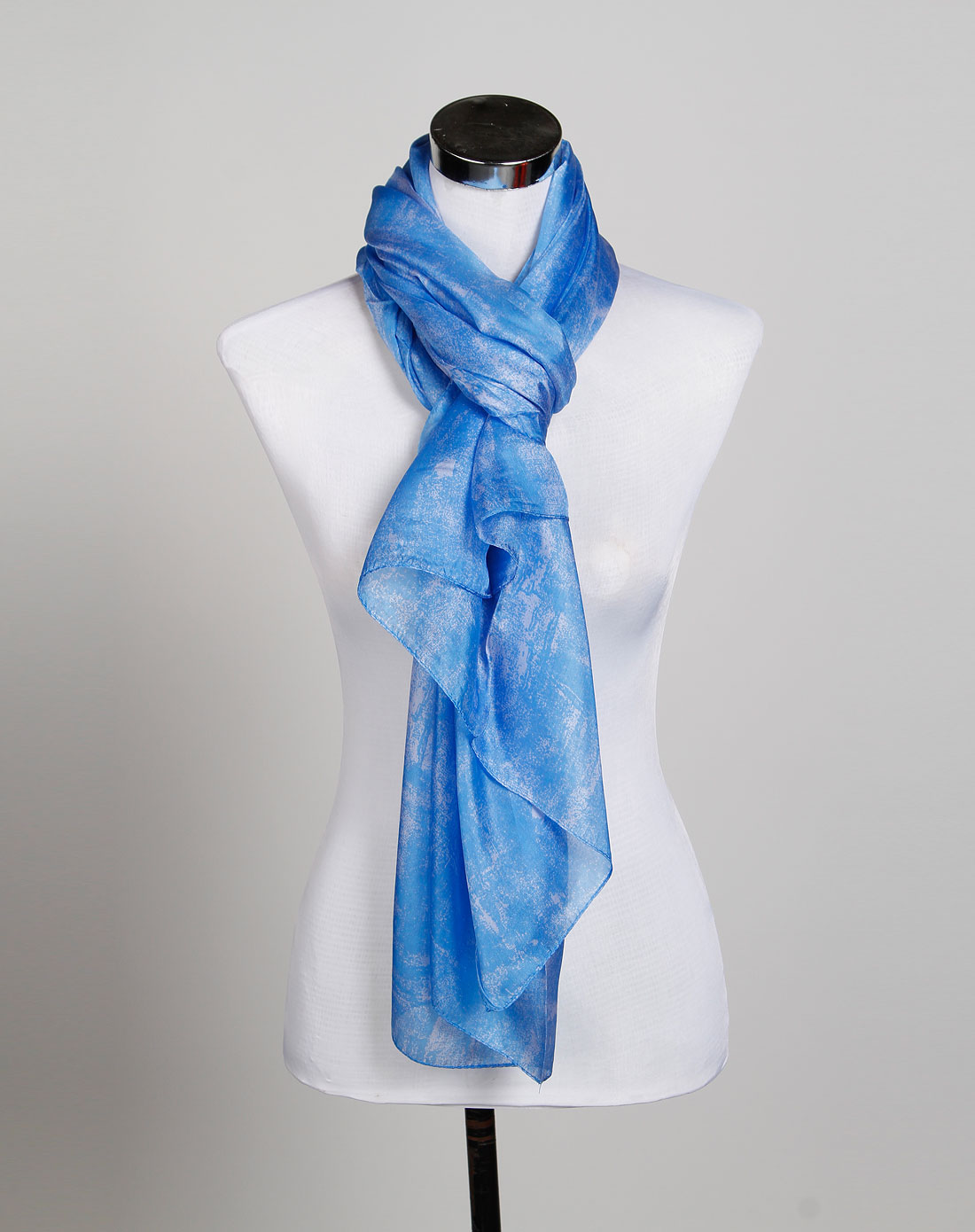 蓝银色时尚不规则印花真丝围巾